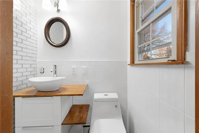 $550,000 | 233 Turnpike Avenue, Portsmouth, RI 02871