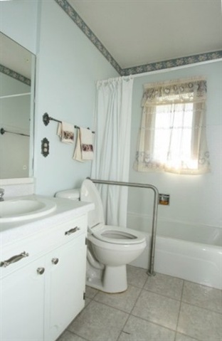 209 Westerfield Road Davenport, IA 52806 - Photo 8 of 12 Gallery Image 8