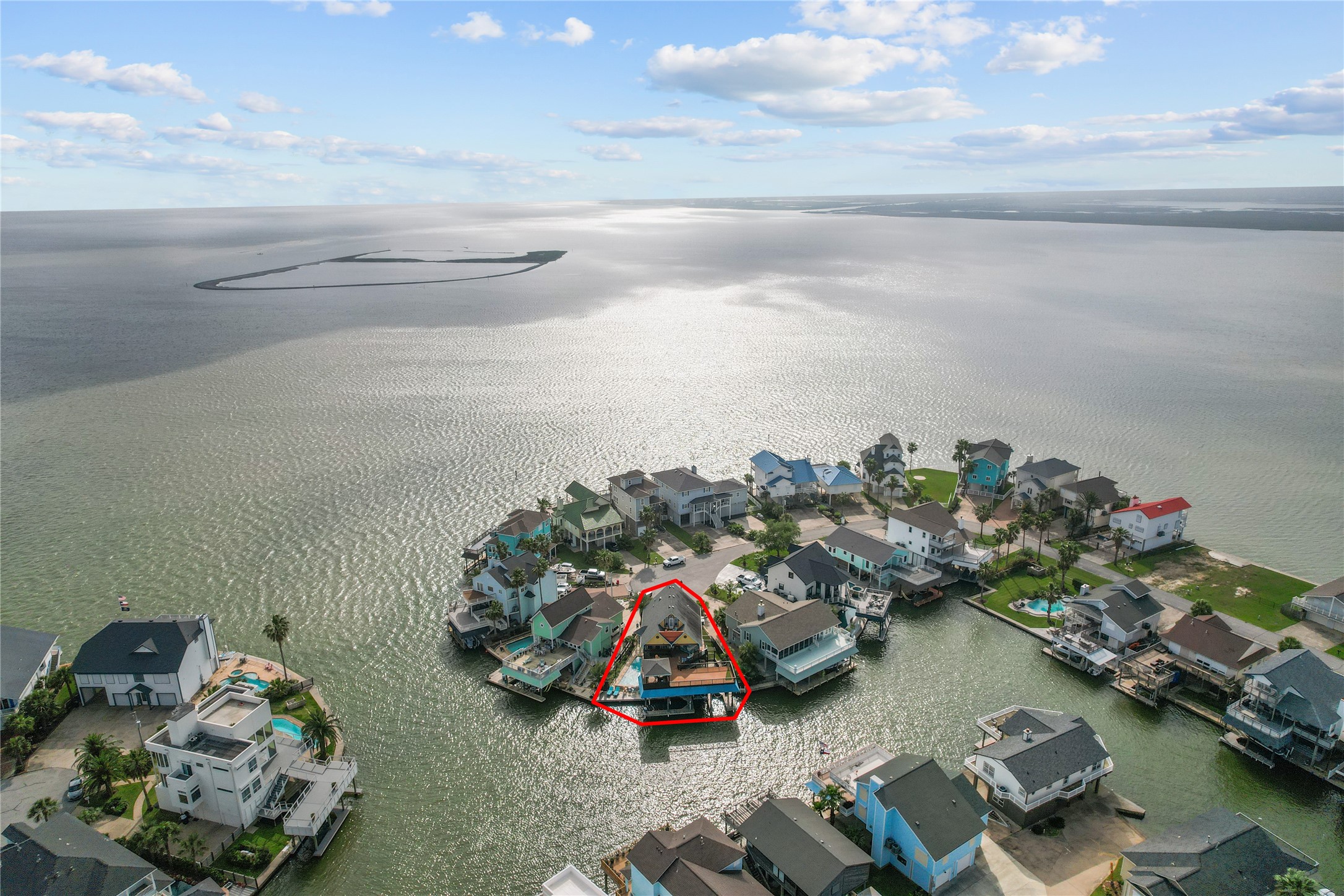 106 Isles End Road Tiki Island, TX 77554 - Photo 23 of 44