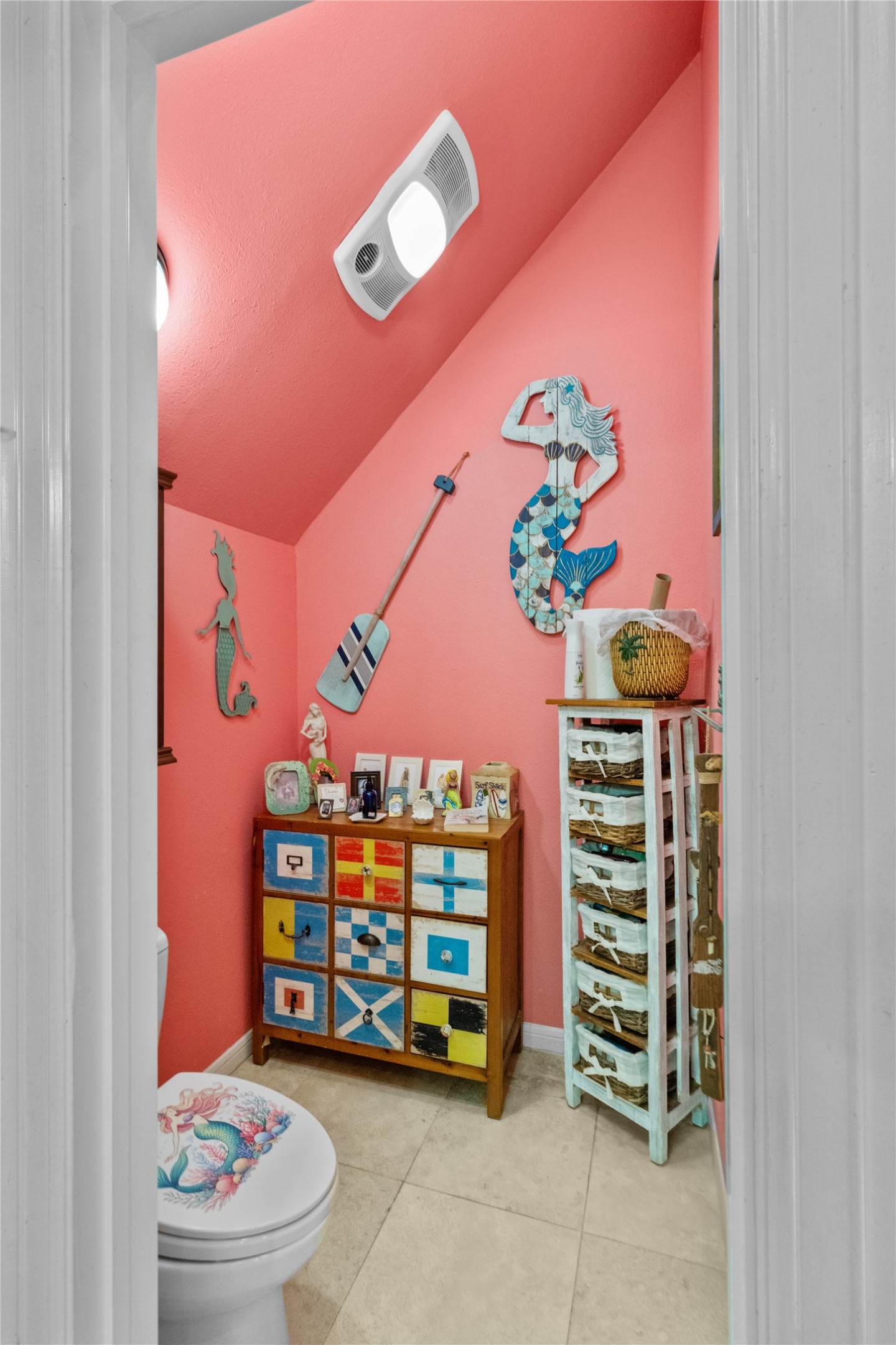 106 Isles End Road Tiki Island, TX 77554 - Photo 10 of 44 a room with toys and a book shelf