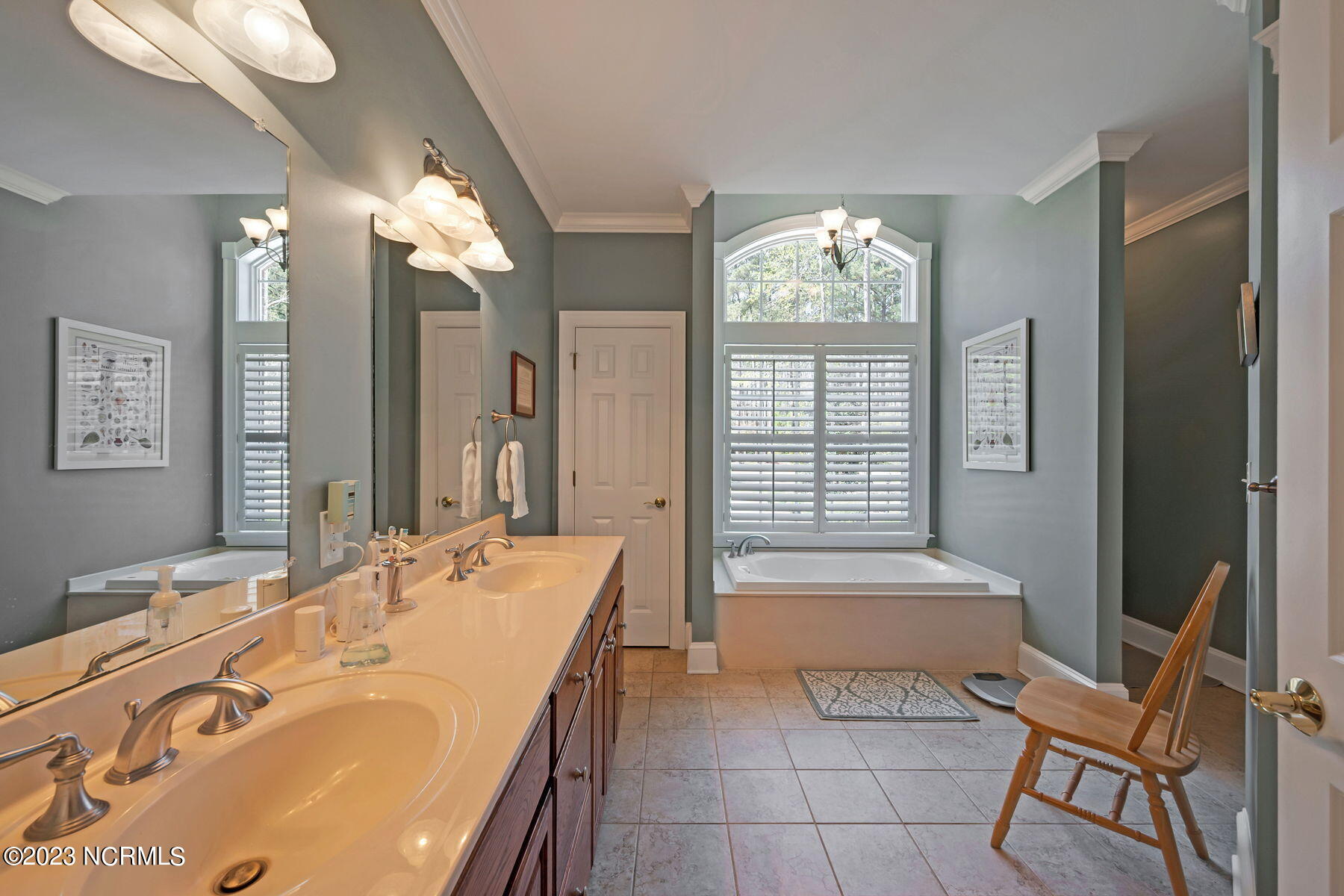 203 Rappahannock Drive Chocowinity, NC 27817 - Photo 23 of 51 023 Master Bathroom View 1