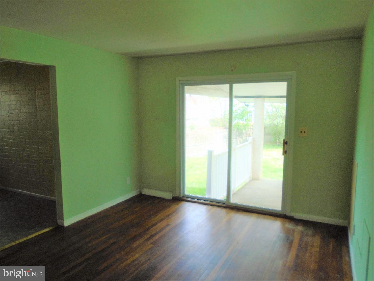 2423 Larkin Road Marcus Hook, PA 19061 - Photo 3 of 11 Dining Room