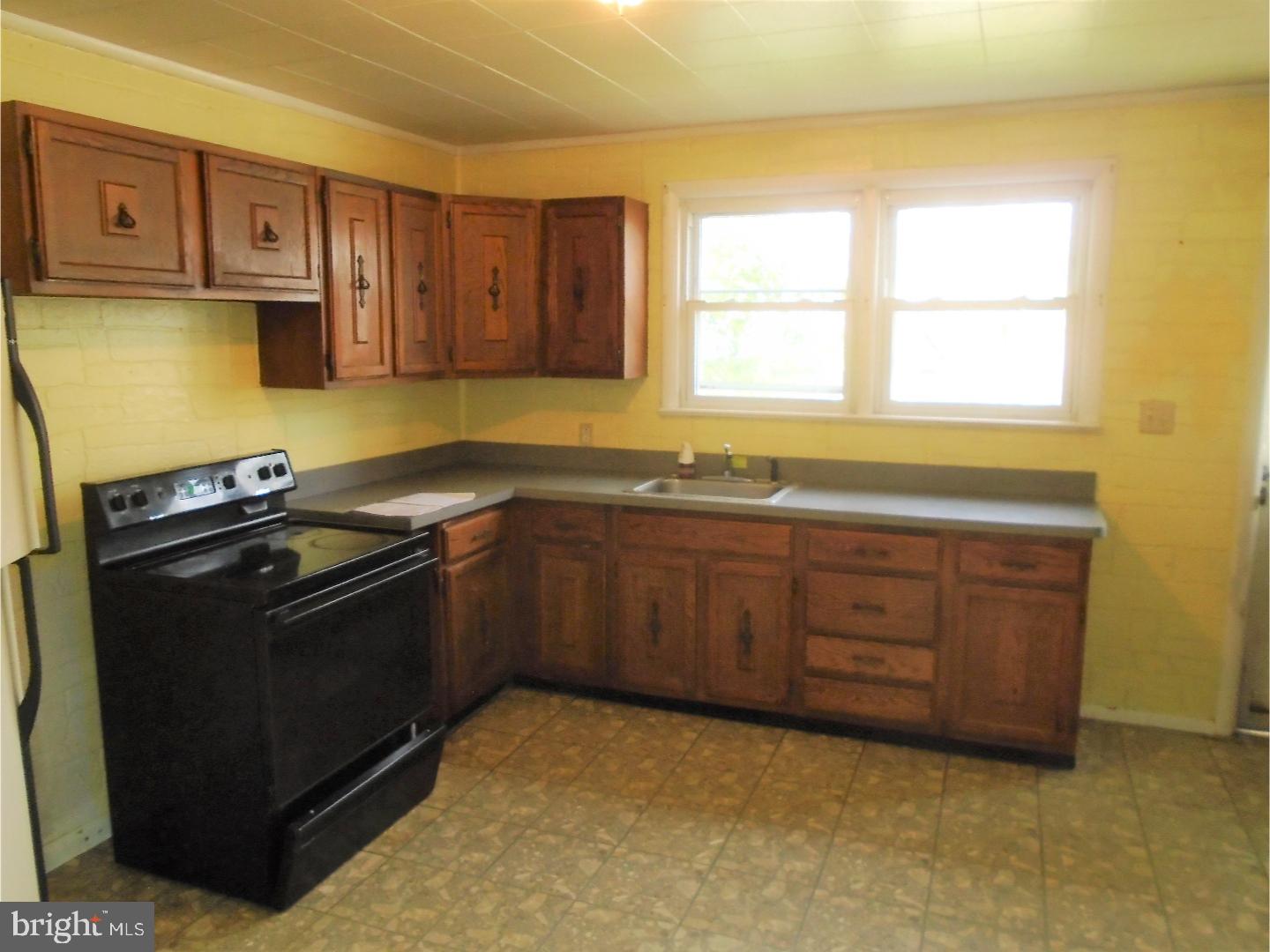 2423 Larkin Road Marcus Hook, PA 19061 - Photo 4 of 11 Kitchen
