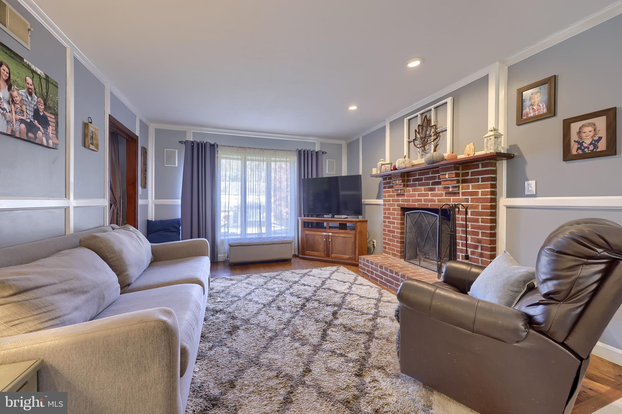 1124 Colonial Road Lancaster, PA 17603 - Photo 2 of 64 Living Room