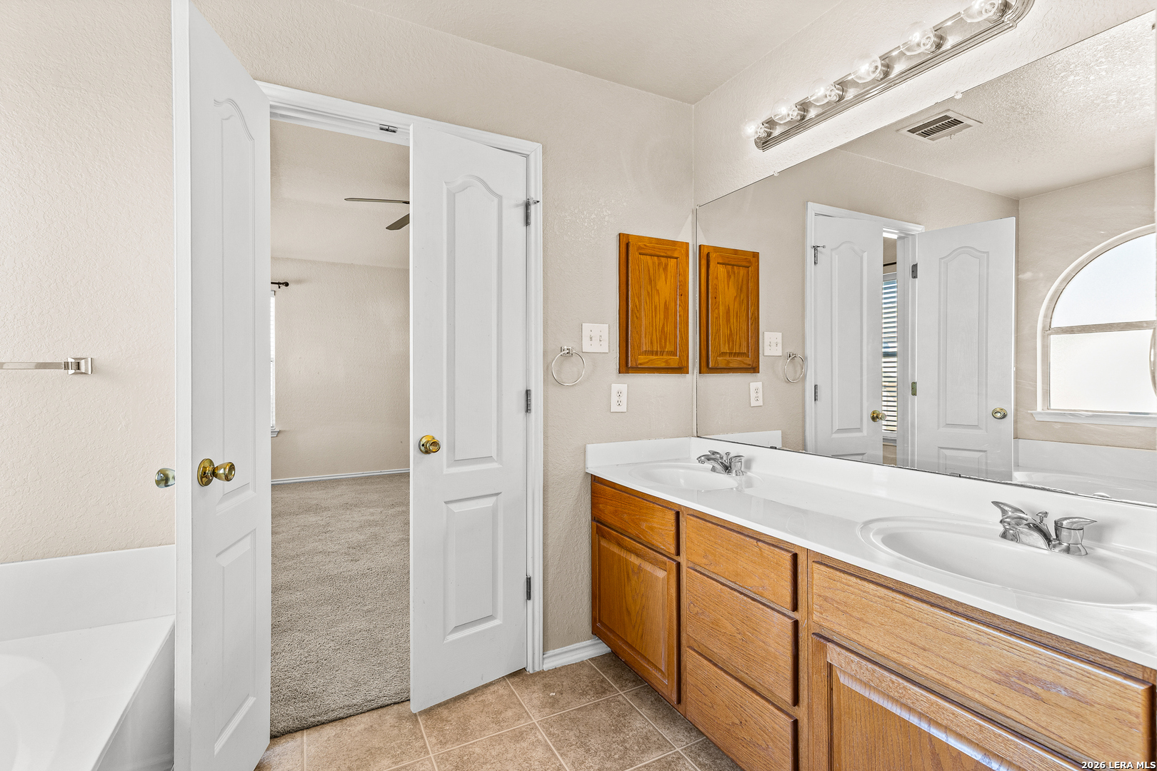 128 Pilot Cibolo, TX 78108 - Photo 29 of 49 a bathroom with a sink and a mirror with bathtub