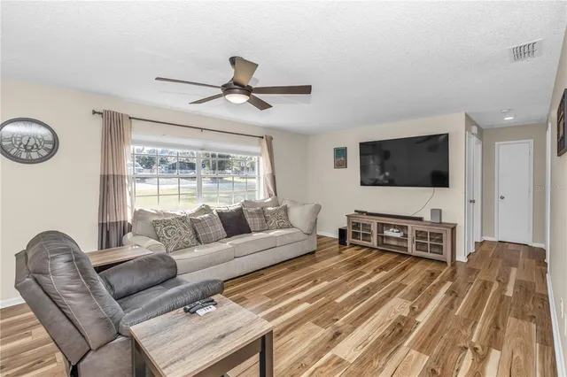 $319,999 | 295 Brooklyn Avenue, Orange City, FL 32763