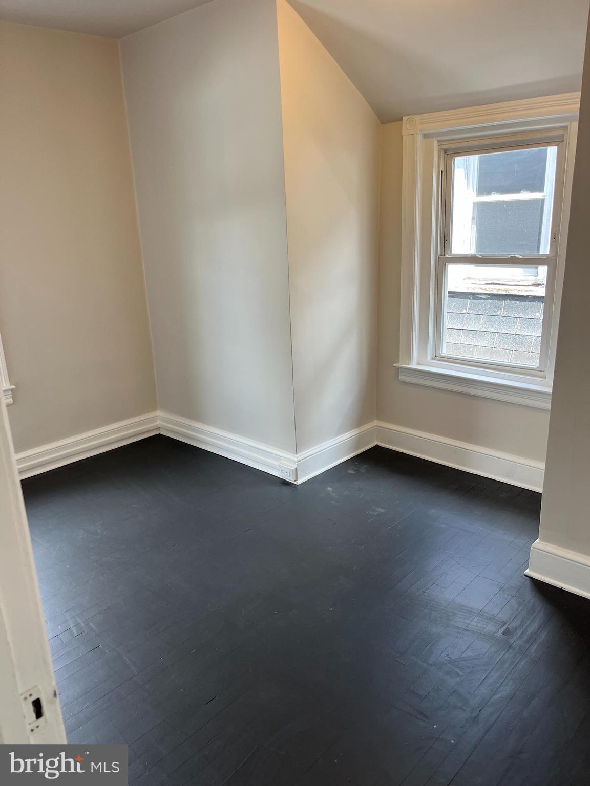 339 Chestnut Street, Unit 2 Pottstown, PA 19464 - Photo 15 of 19 an empty room with a window