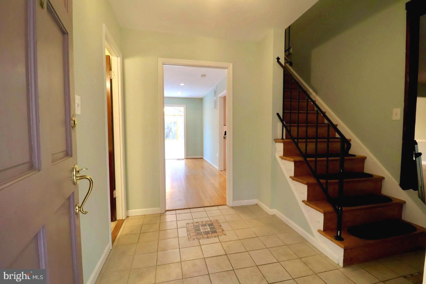 11312 Myrtle Lane Reston, VA 20191 - Photo 3 of 23
