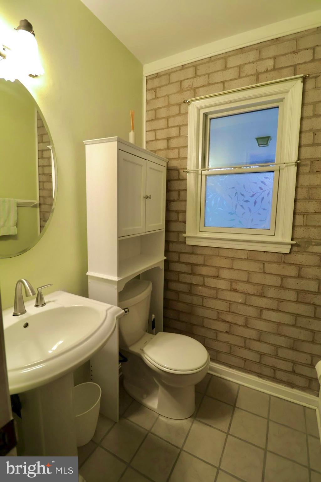 11312 Myrtle Lane Reston, VA 20191 - Photo 9 of 23 Main level hall bath