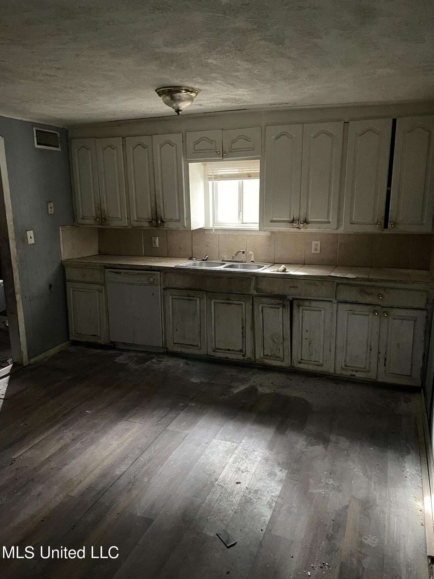 3677 Forest Hill Road Jackson, MS 39212 - Photo 7 of 25 IMG-1482