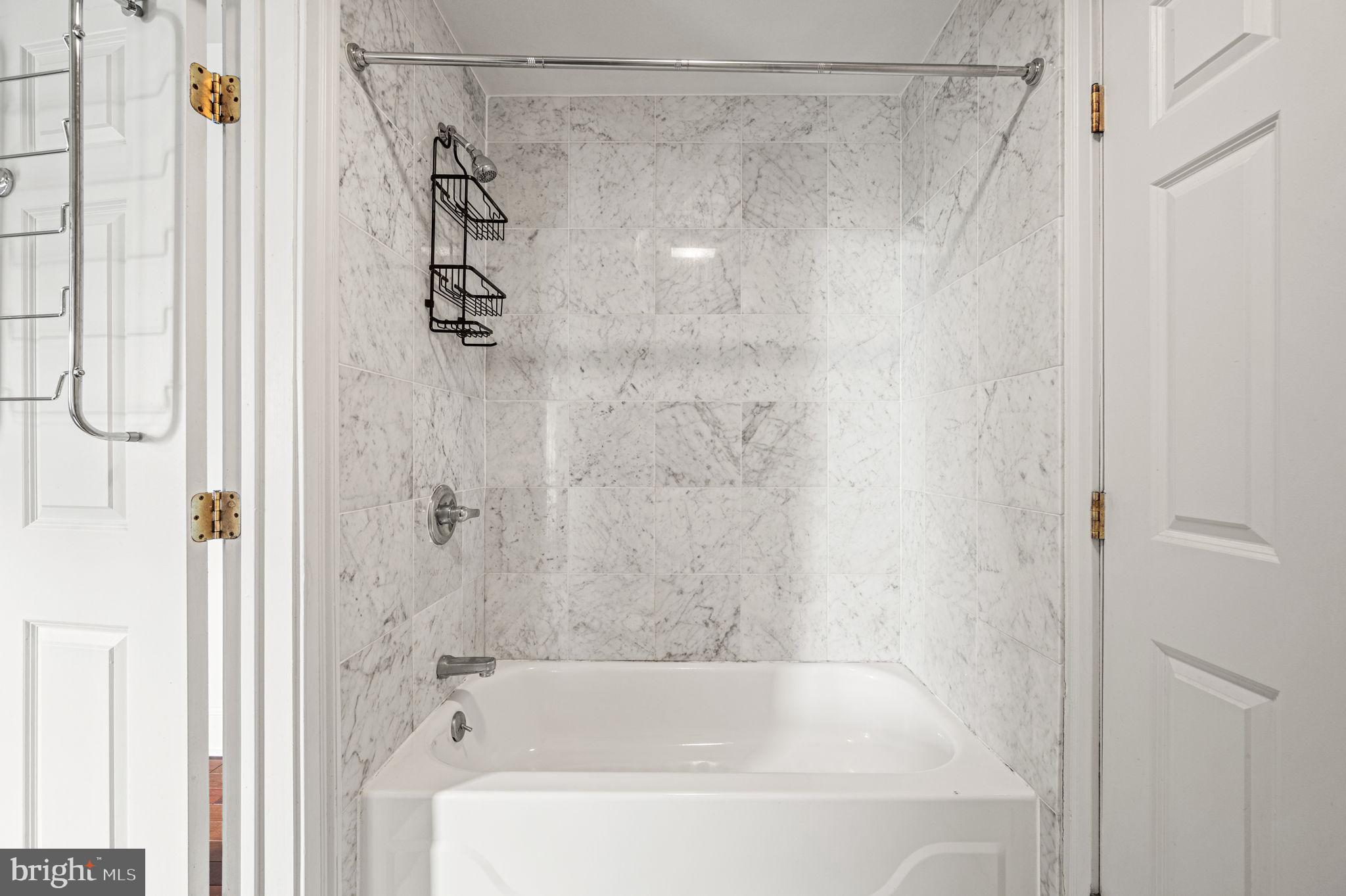 1500 Chestnut Street, Unit 18I Philadelphia, PA 19102 - Photo 11 of 18 En-suite Bath