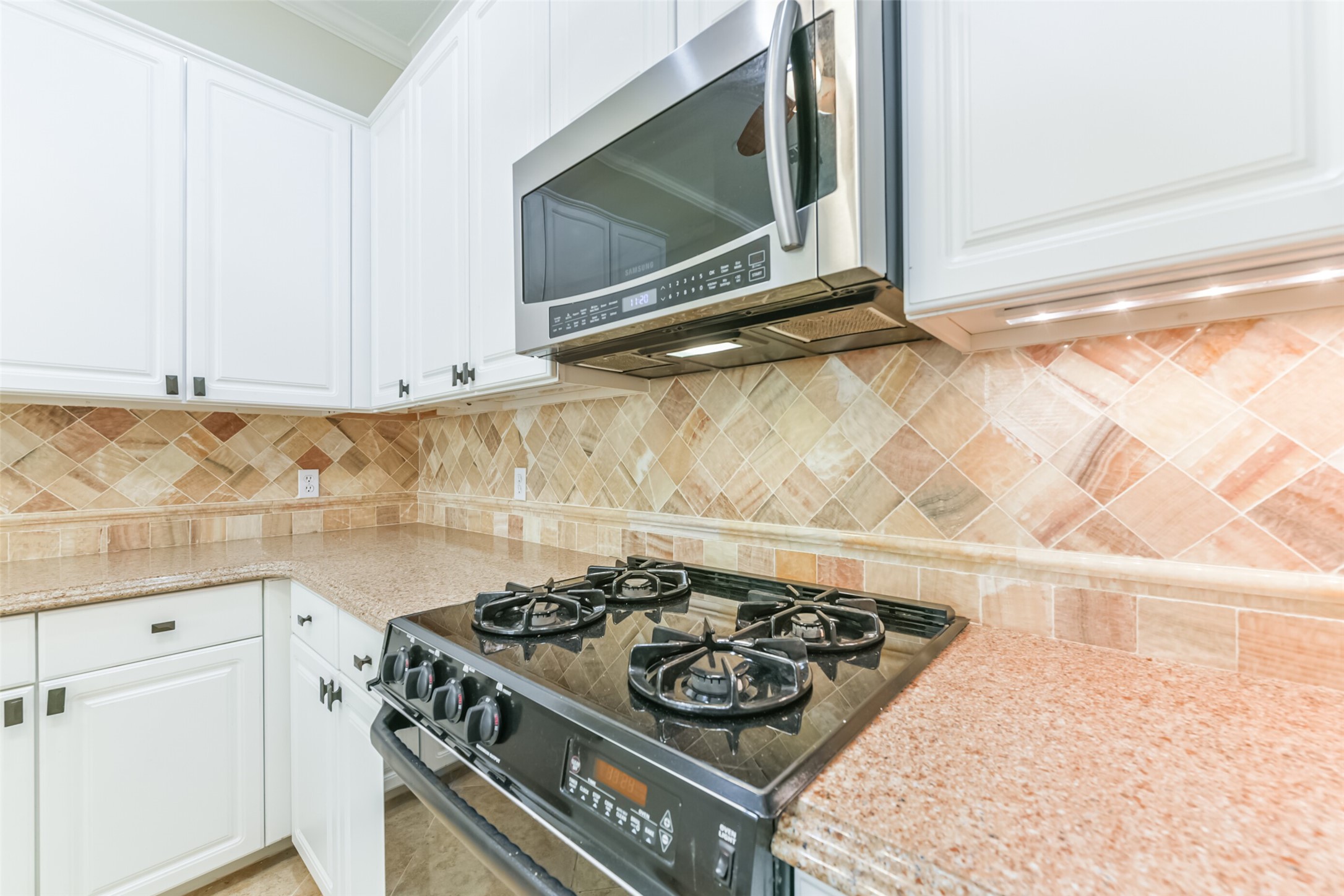 618 Detering Street Houston, TX 77007 - Photo 17 of 42