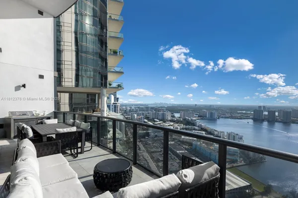 $29,900 | 18555 Collins Avenue, Unit 4603, Sunny Isles Beach, FL 33160