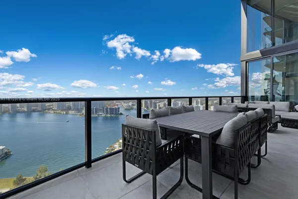 $29,900 | 18555 Collins Avenue, Unit 4603, Sunny Isles Beach, FL 33160