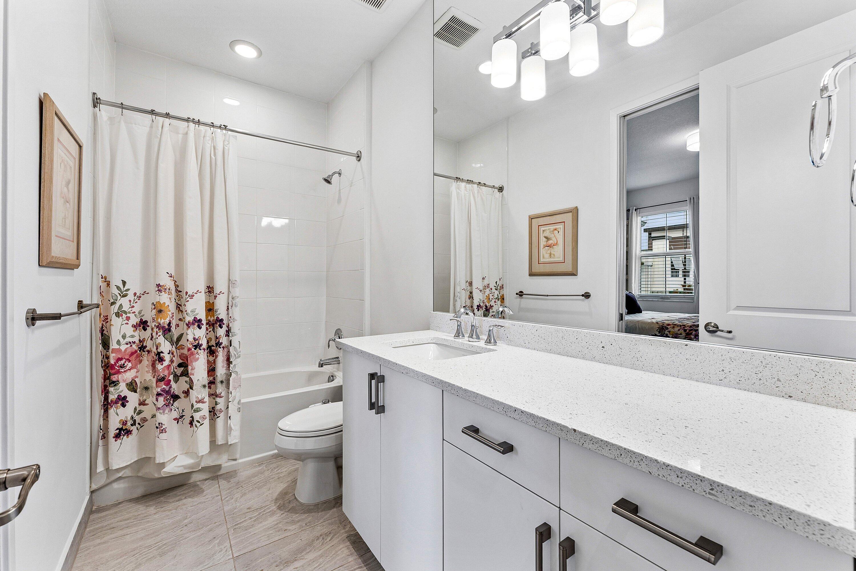 4821 Pointe Midtown Road Palm Beach Gardens, FL 33418 - Photo 22 of 34 Guest Bath