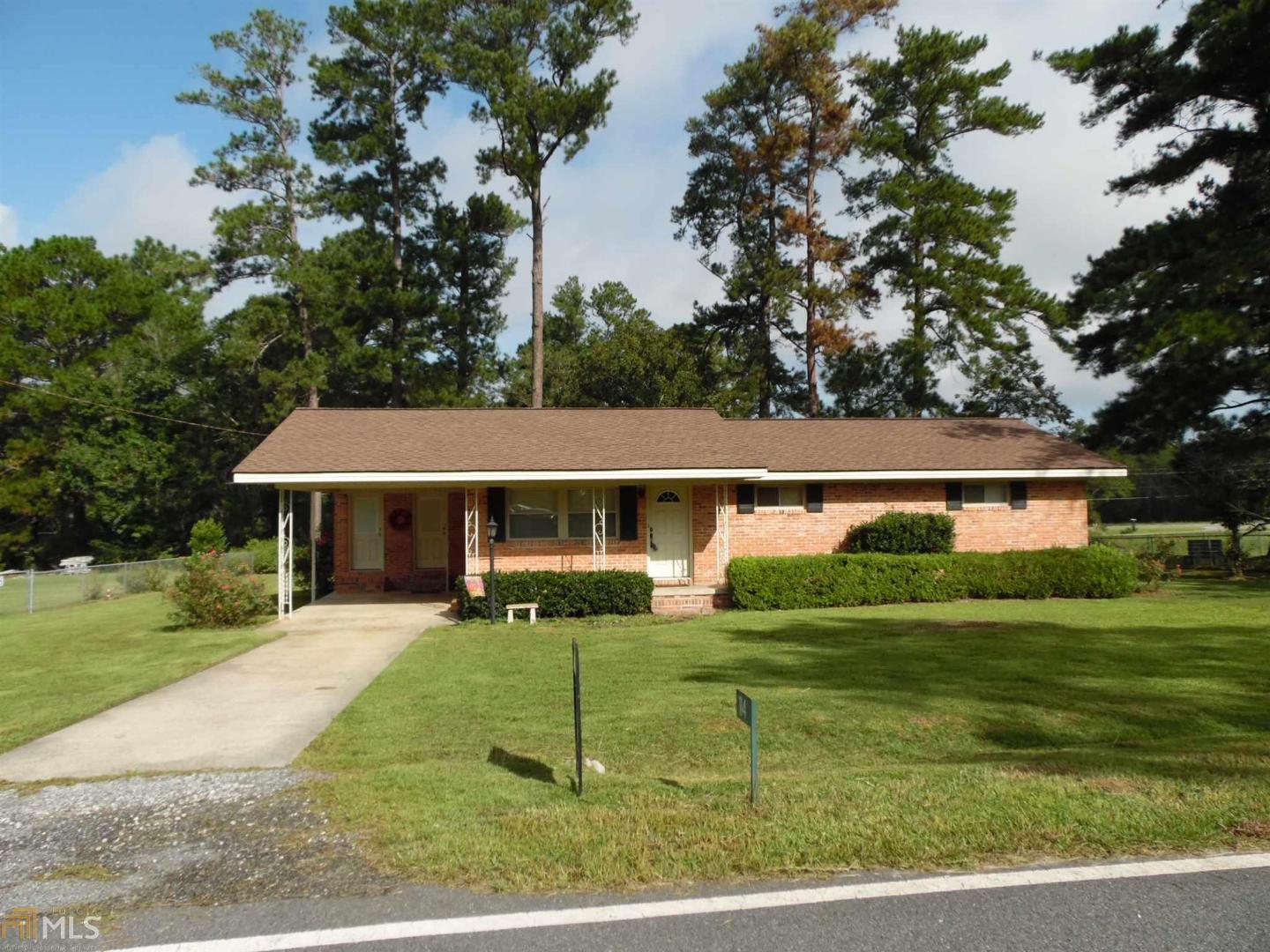 114 Seagull Road Cochran, GA 31014 - Photo 1 of 1 front view of house with a yard