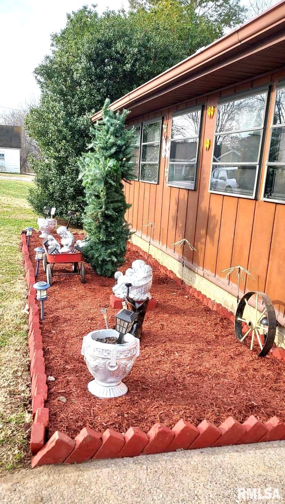 405 4th Street Rosiclare, IL 62982 - Photo 1 of 38