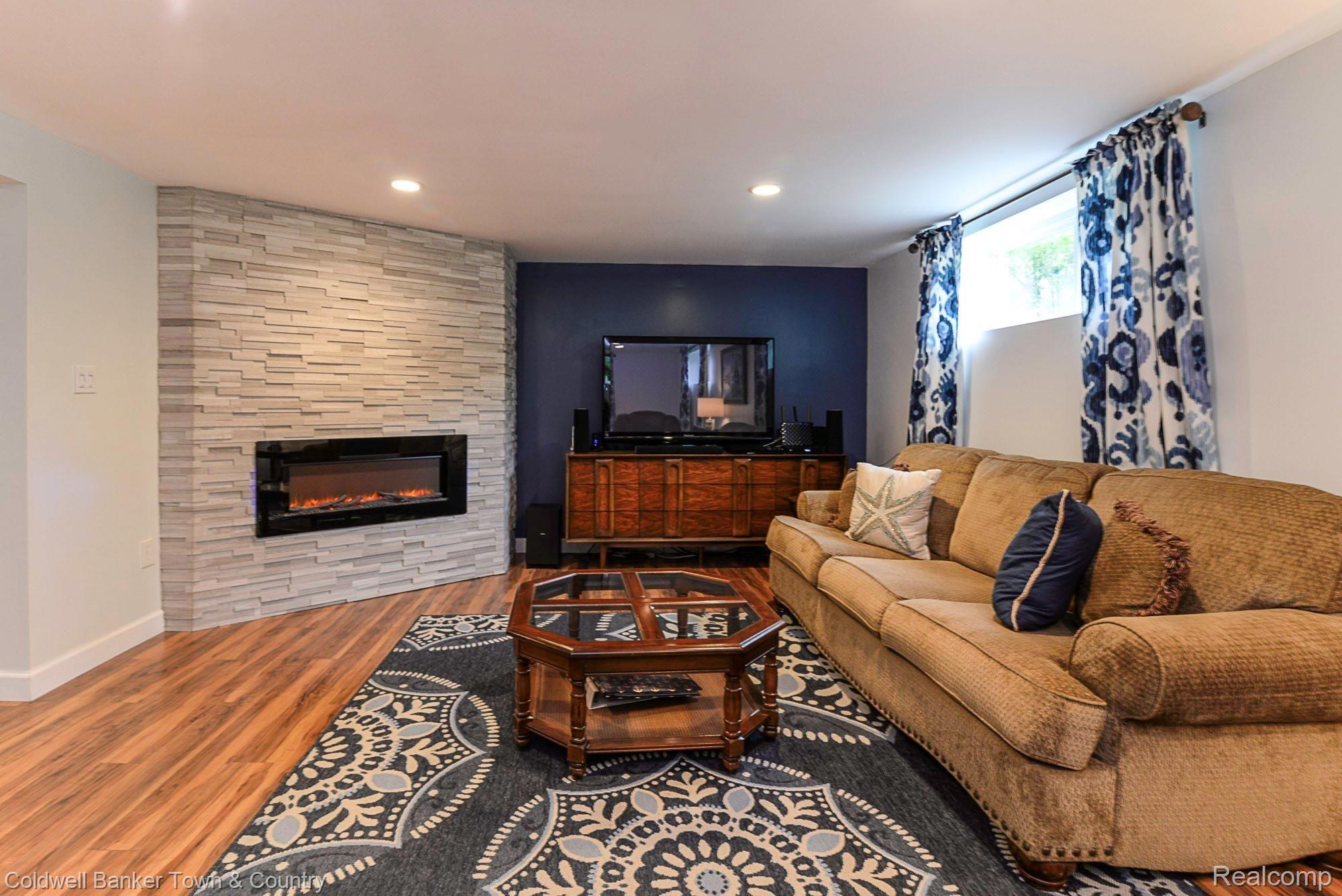 12318 White Lake Road Fenton, MI 48430 - Photo 26 of 42 DSC_4403.jpg