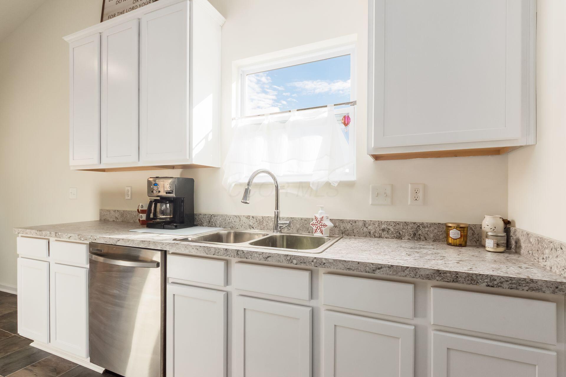 279 Rochdale Delaware, OH 43015 - Photo 21 of 36 Kitchen