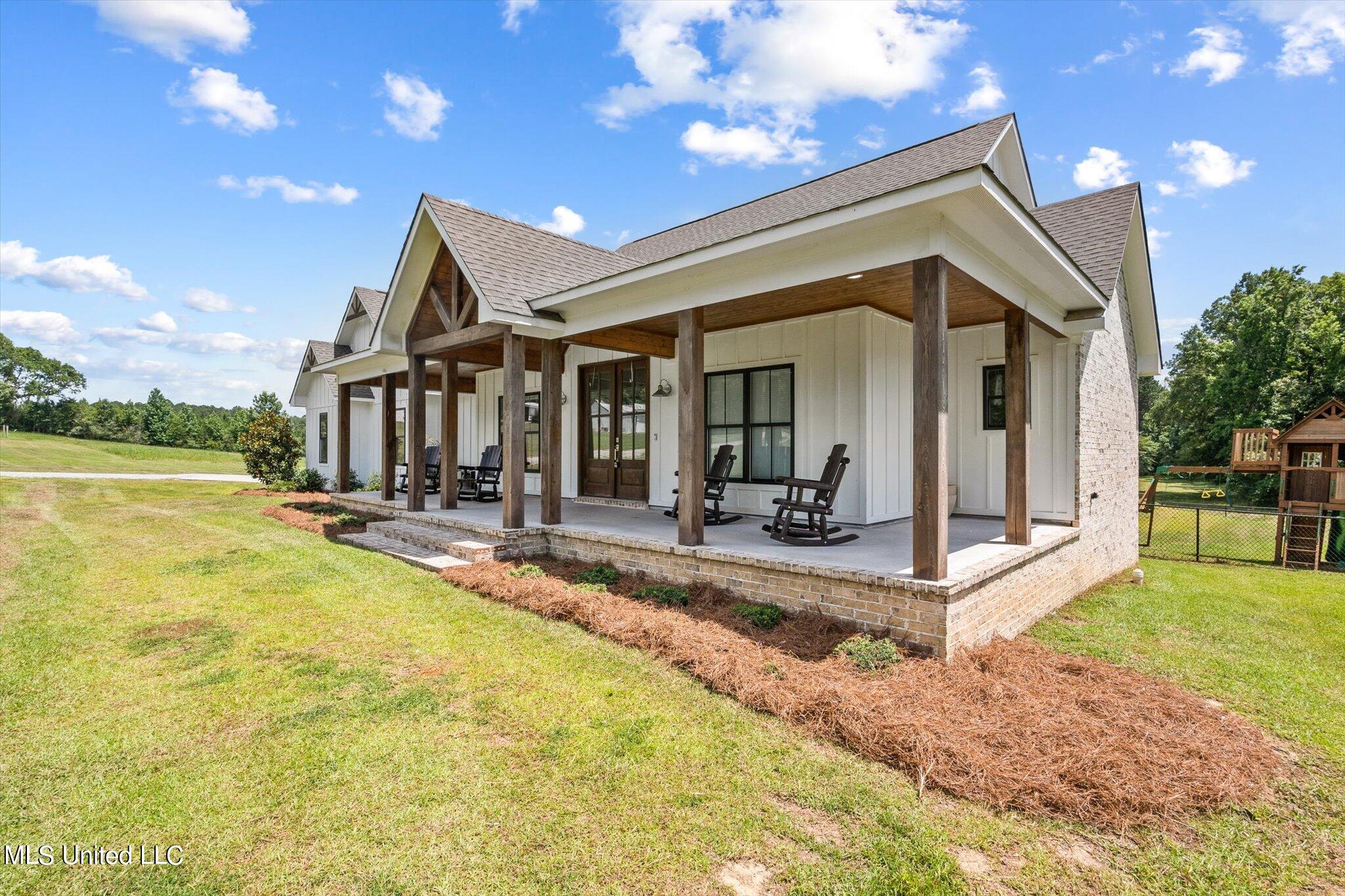 123 Doc Gore Road Sumrall, MS 39482 - Photo 3 of 56 02-home-04