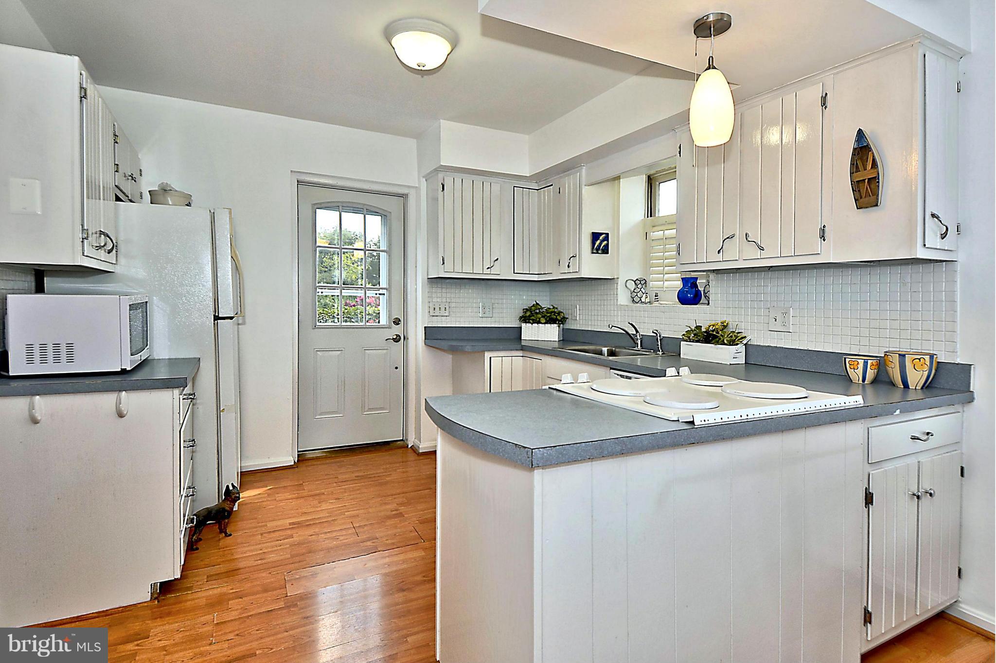 1071 Shore Acres Road Arnold, MD 21012 - Photo 10 of 30 Crisp Custom Kitchen / Lustrous Hardwood Floors