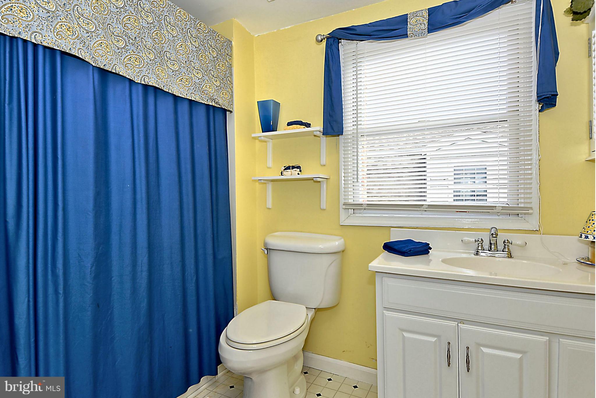 1071 Shore Acres Road Arnold, MD 21012 - Photo 25 of 30 Cheerful Upper Level Full Bath