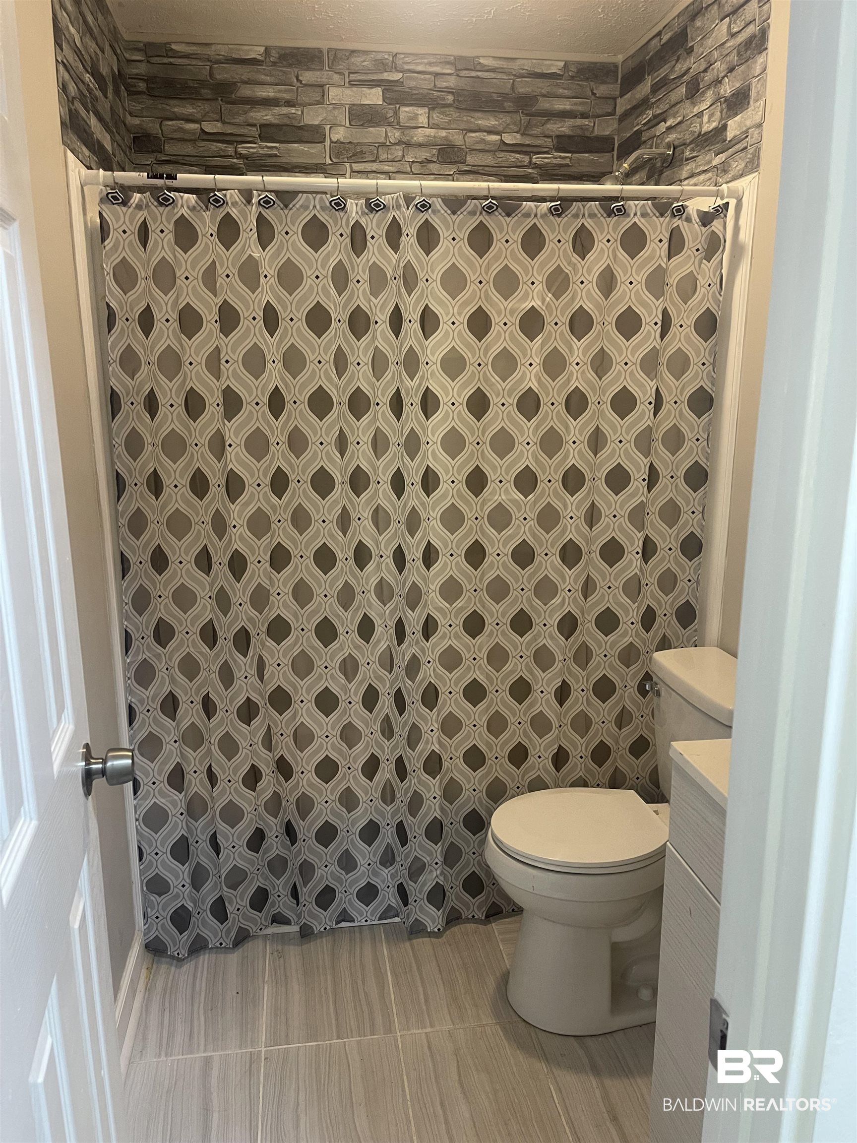 15060 Starlight Avenue Wilmer, AL 36587 - Photo 9 of 12 Bathroom with vanity, toilet, a textured ceiling, and curtained shower