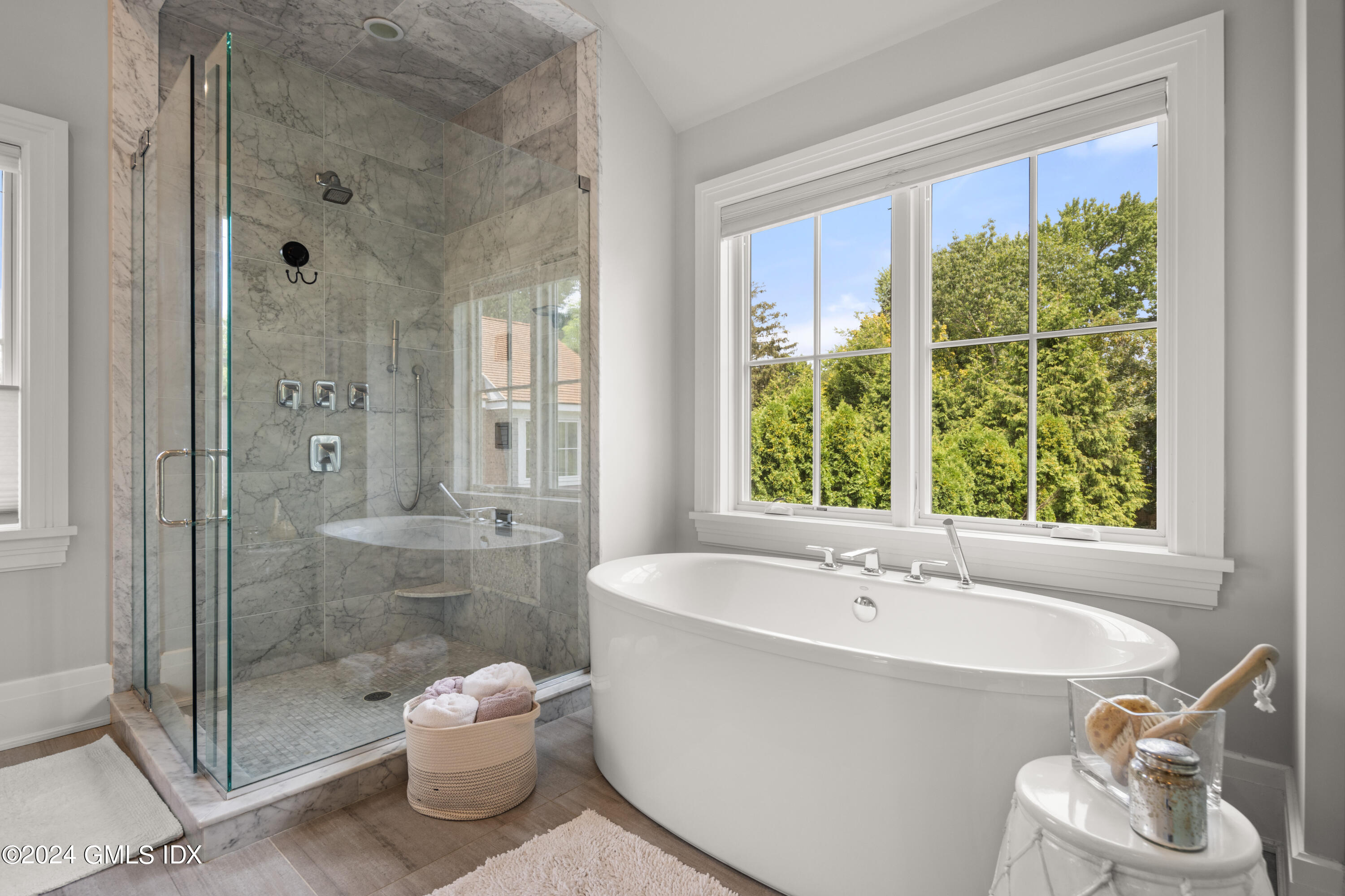 106 Lockwood Road Riverside, CT 06878 - Photo 17 of 38 a bathroom with a bathtub shower sink and toilet