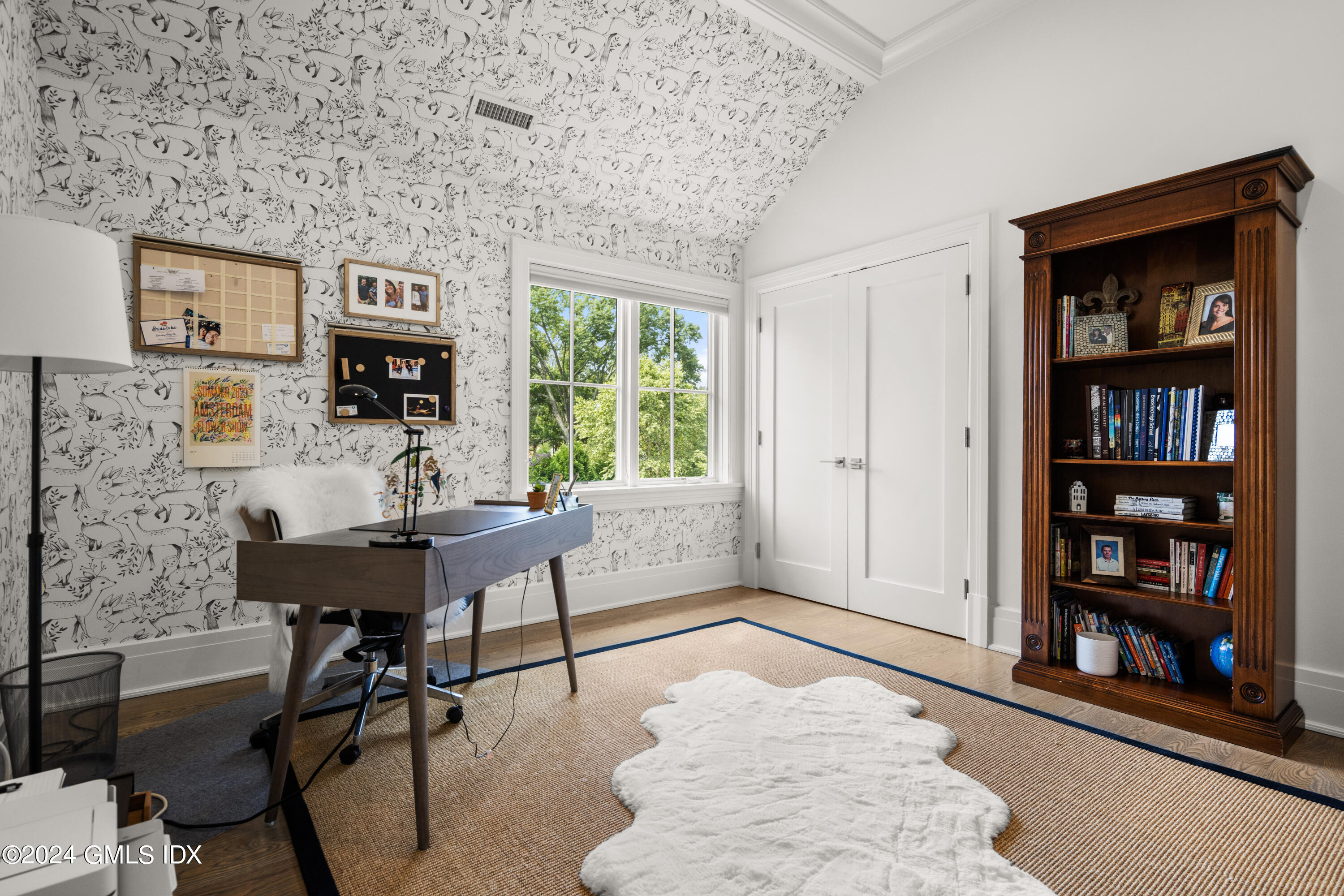 106 Lockwood Road Riverside, CT 06878 - Photo 23 of 38 a living room with furniture and a table