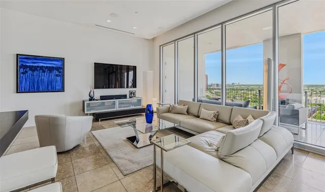 $900,000 | 1717 Arts Plaza, Unit 1804, Dallas, TX 75201