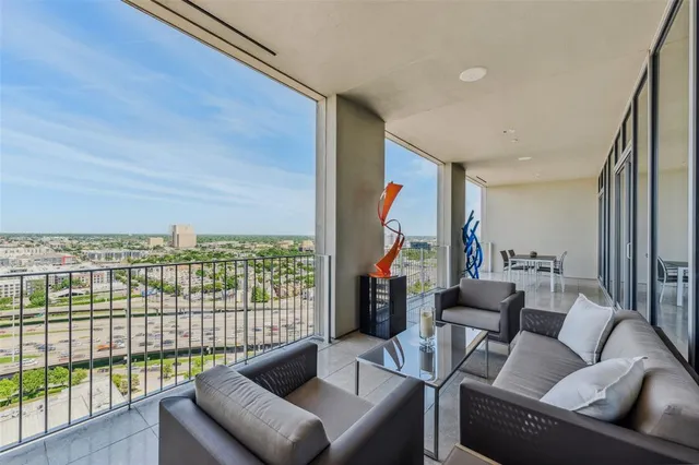$900,000 | 1717 Arts Plaza, Unit 1804, Dallas, TX 75201