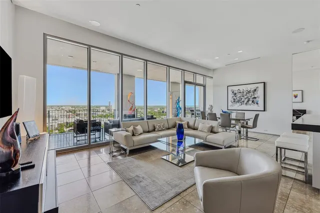 $900,000 | 1717 Arts Plaza, Unit 1804, Dallas, TX 75201