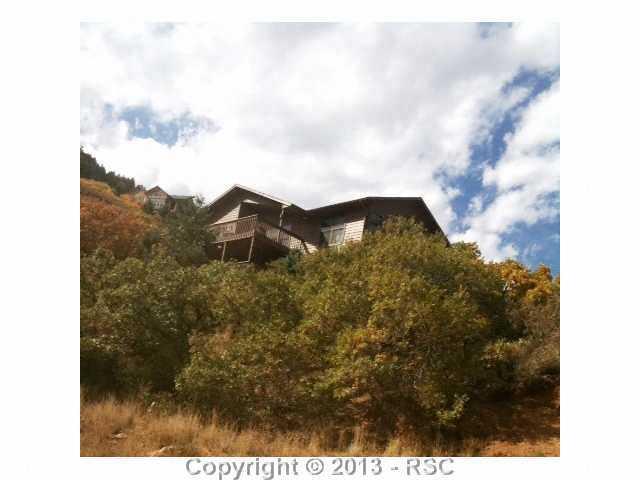 Immaculate 4 bedroom, 2 ½ bath walkout rancher located in the lower part of park only 3 minutes from the entrance gate with beautiful sweeping, unobstructed city & mountain views. 