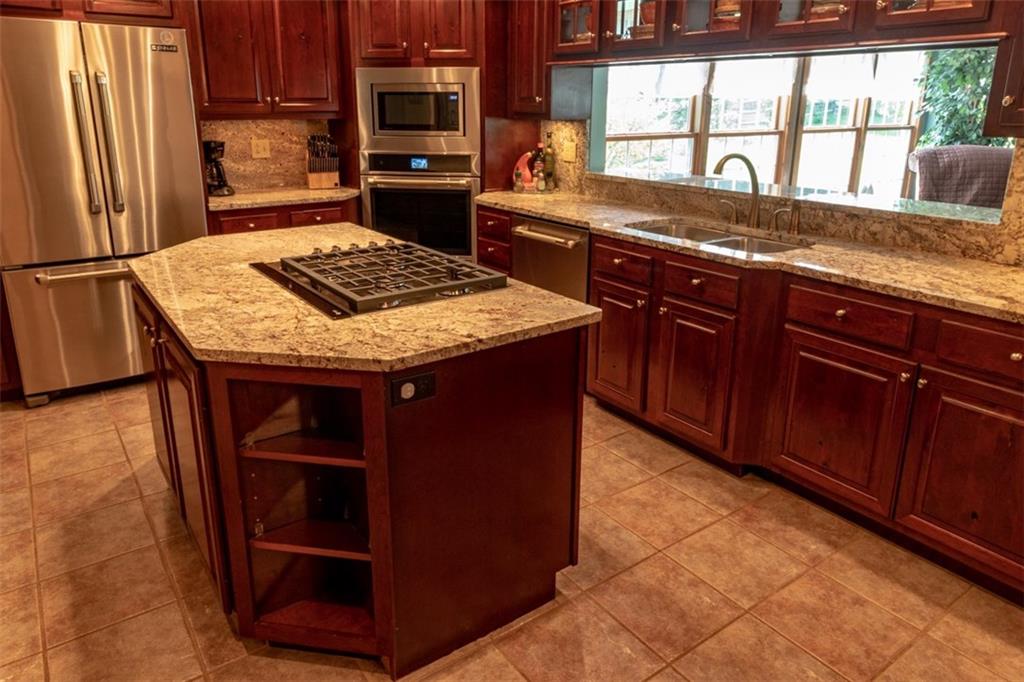 136 Valley Road Eighty Four, PA 15330 - Photo 8 of 25