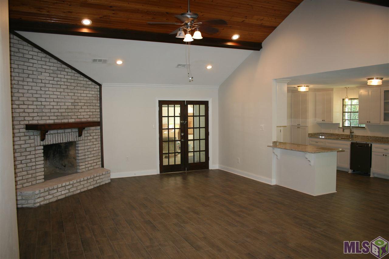 1573 4h Club Road Denham Springs, LA 70726 - Photo 5 of 23 Livingroom