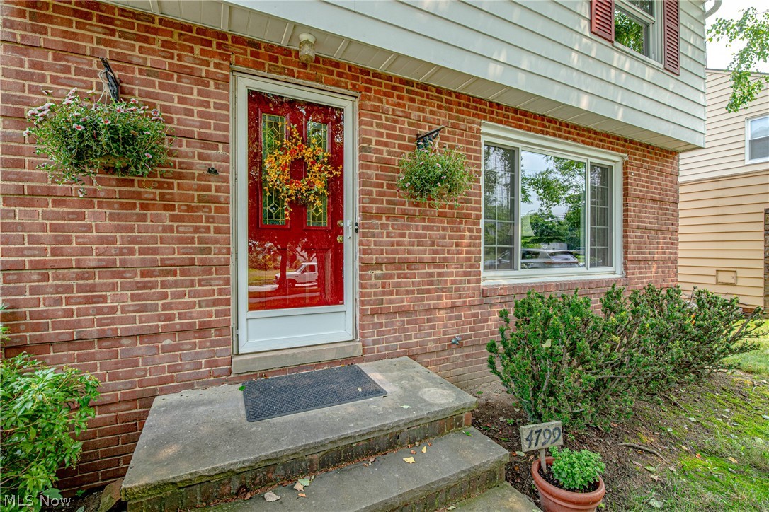 4799 Farnhurst Road Cleveland, OH 44124 - Photo 6 of 33