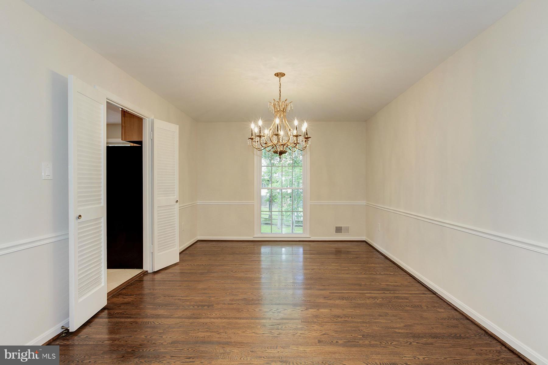 9113 Bells Mill Road Potomac, MD 20854 - Photo 7 of 29 Dining Room