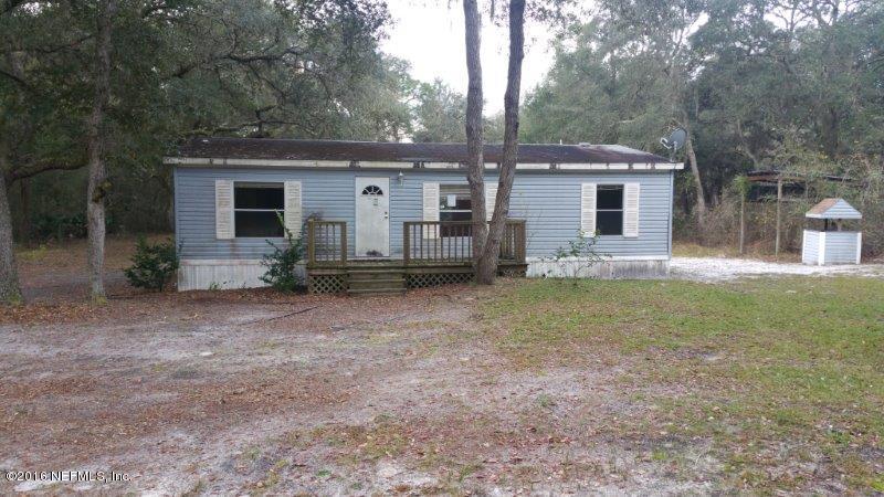 a view of a house with backyard