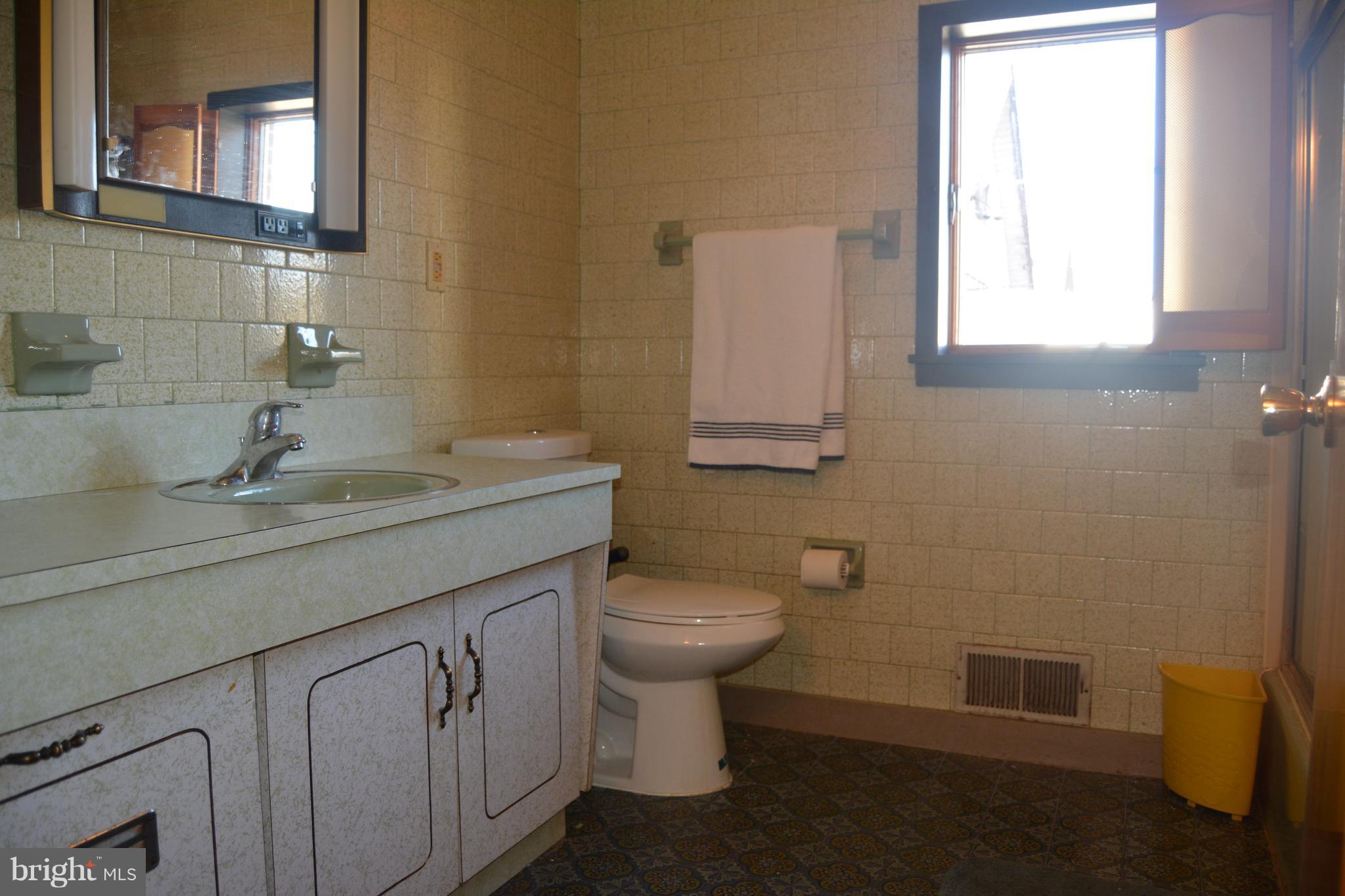 1847 Portship Road Baltimore, MD 21222 - Photo 13 of 18 Bath