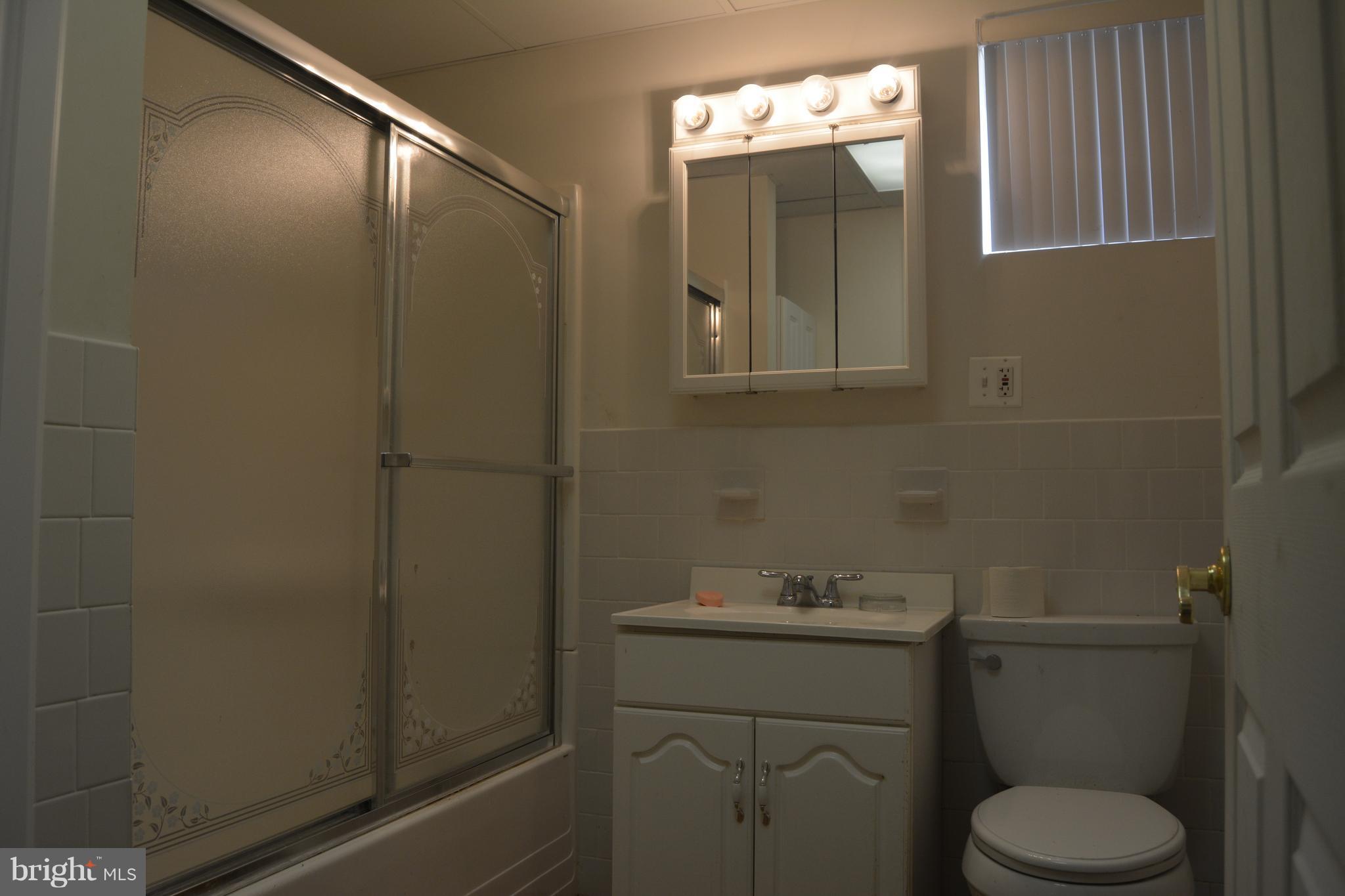 1847 Portship Road Baltimore, MD 21222 - Photo 17 of 18 Bath