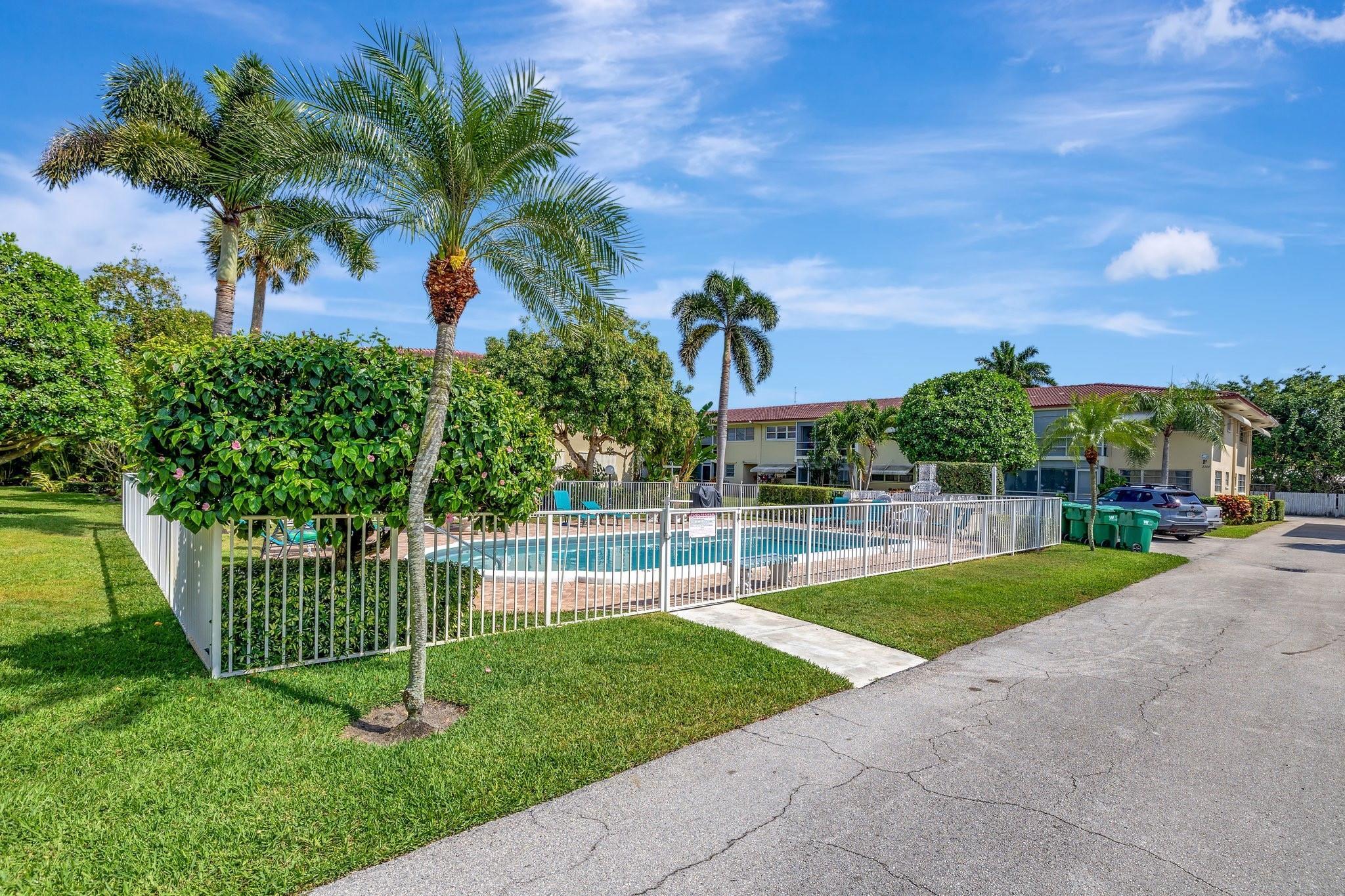 2134 Northeast 36th Street, Unit 82 Lighthouse Point, FL 33064 - Photo 32 of 38 a view of a backyard