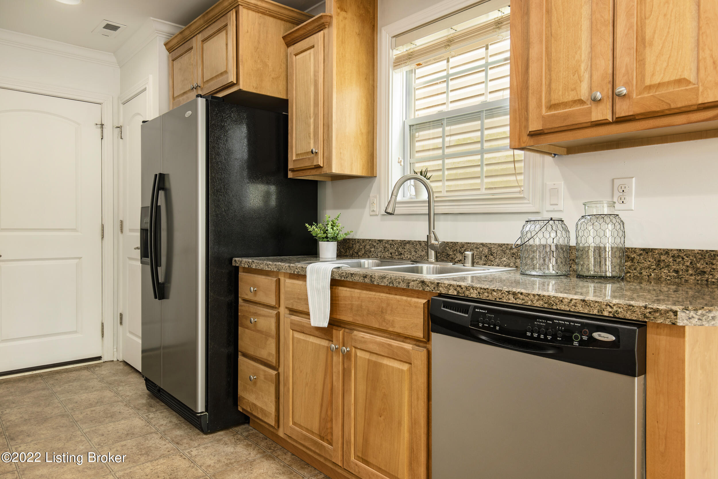 8909 Riley Avenue Lyndon, KY 40242 - Photo 10 of 34 10-kitchen