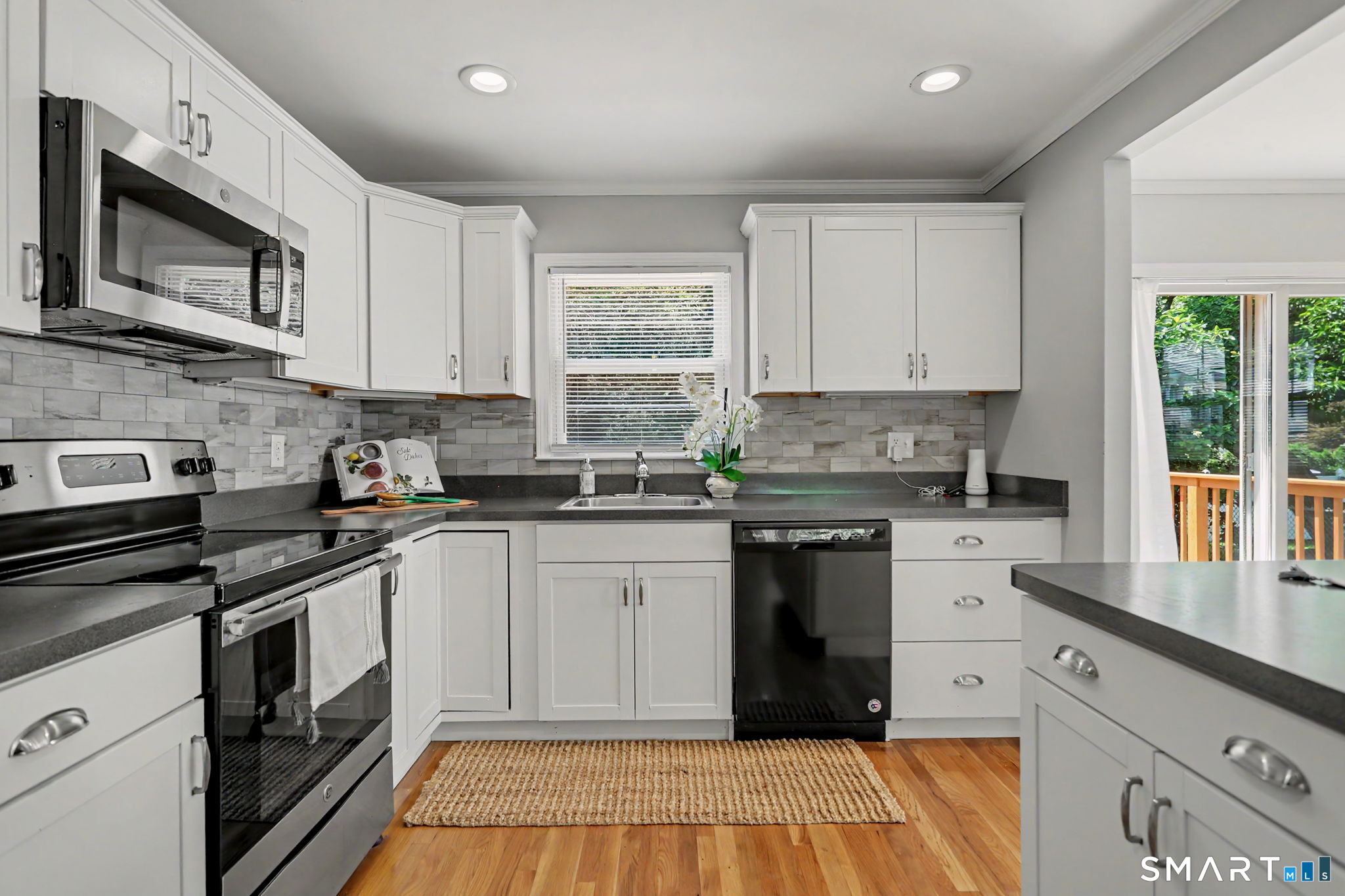 143 Ranch Drive Bridgeport, CT 06606 - Photo 12 of 32