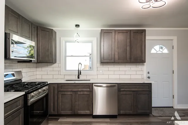 $394,900 | 10956 Nagle Avenue, Worth, IL 60482