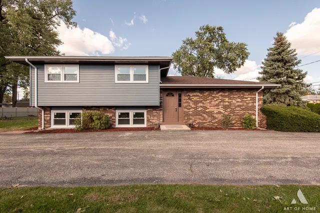 $394,900 | 10956 Nagle Avenue, Worth, IL 60482