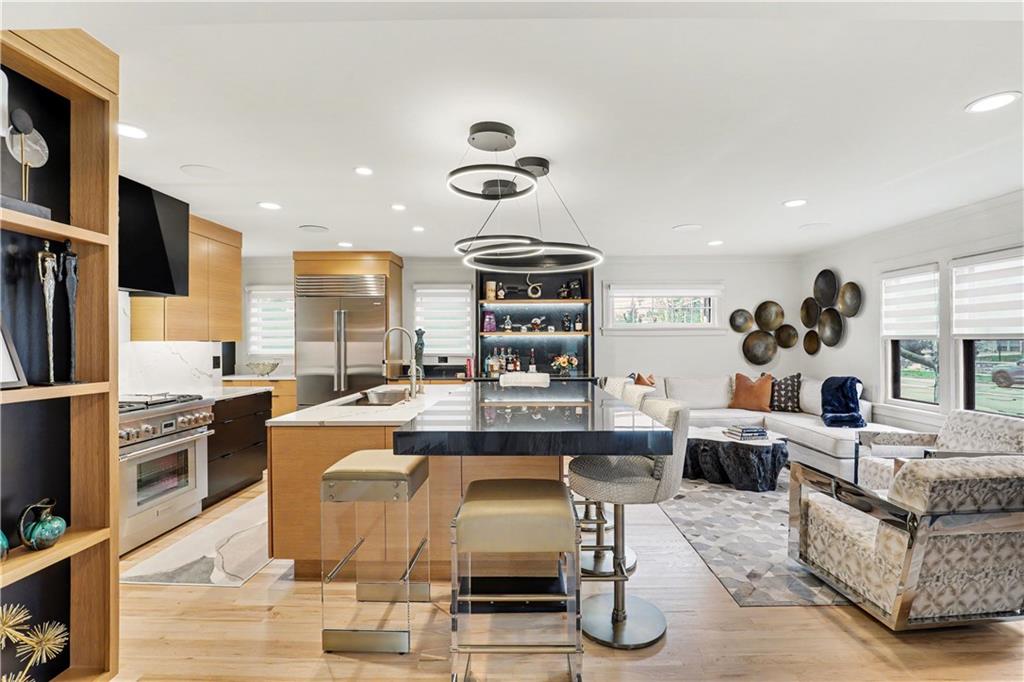 6251 Wornall Road Kansas City, MO 64113 - Photo 3 of 36