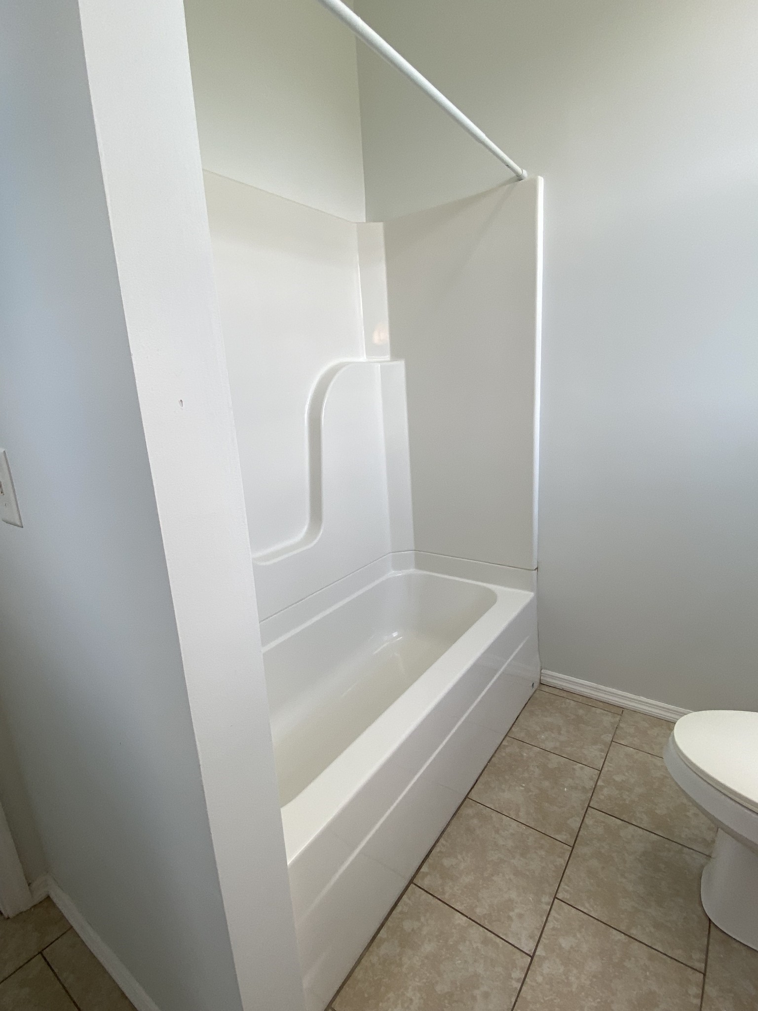 401 Whaley Street Smithville, TN 37166 - Photo 12 of 38 a bathroom with a bathtub
