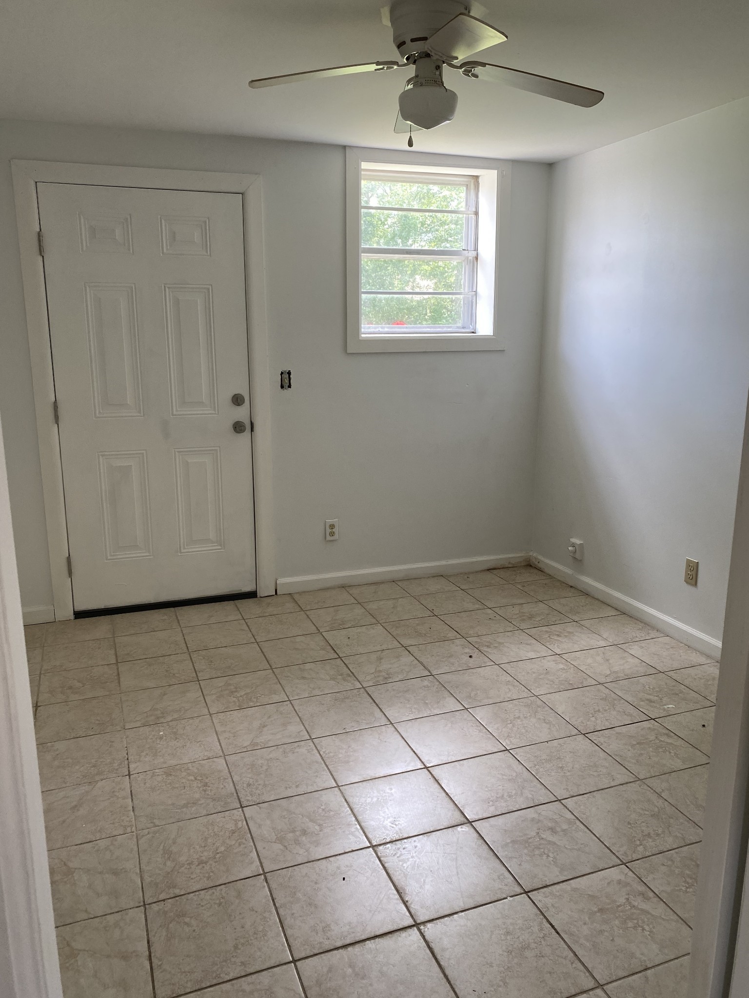 401 Whaley Street Smithville, TN 37166 - Photo 21 of 38 a view of an empty room and a window