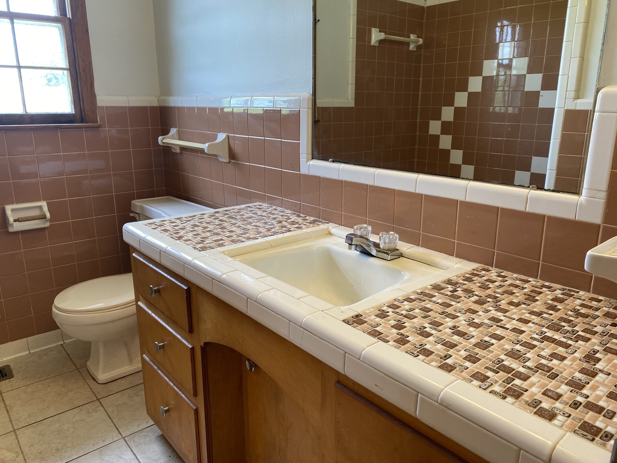 401 Whaley Street Smithville, TN 37166 - Photo 8 of 38 a bathroom with a sink and a toilet