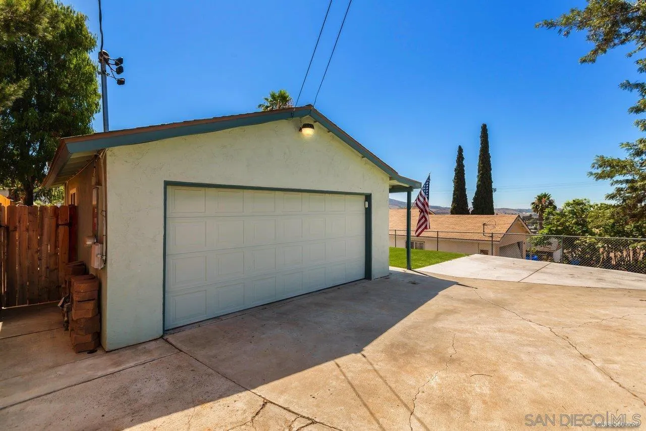 1015 Maria Avenue Spring Valley, CA 91977 - Photo 2 of 25 Gallery Image 2
